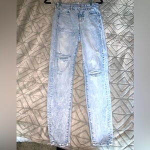 American Eagle light wash skinny jeans